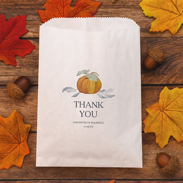 Bolsa De Papel Bolsas de favoritas de calabaza (pumpkin themed treat bags features a watercolor orange pumpkin. )