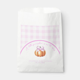 Bolsa De Papel Calabaza con arco rosado en una jaula de bebé duch