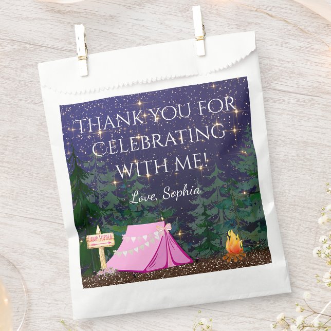 Bolsa De Papel Camping de glamour chica (Personalize and fill with treats or favors.)