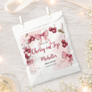 Bolsa De Papel Cherry en la cima de la ducha de novia en verano d