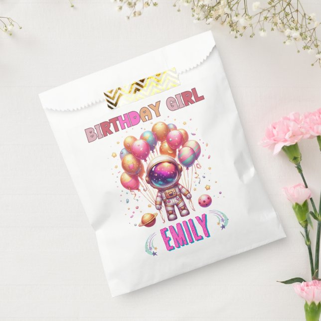 Bolsa De Papel Chica de cumpleaños en el espacio exterior (Sellado)