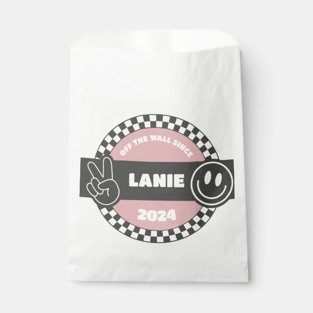 Bolsa De Papel Chicas Checkered Skateboard Groovy Rad Cumpleaños (Anverso)