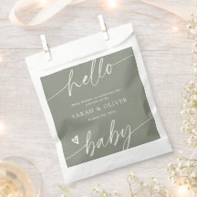 Chupinada de bebé en verde salvia con letra elegan