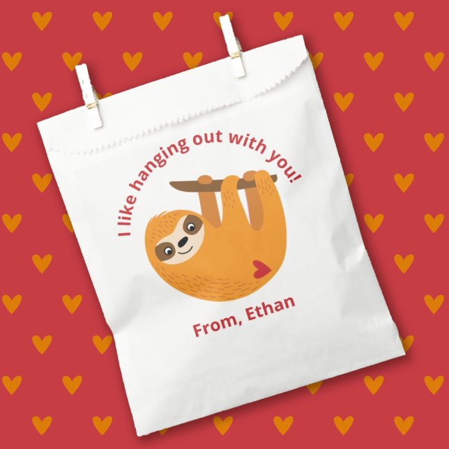 Bolsa De Papel Clase Cute Kids Valentine (A cute kids classroom Valentines Day treat bag featuring a cute sloth)