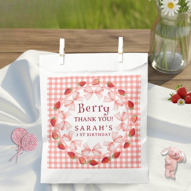 Bolsa De Papel Coquette Berry Primera Cumpleaños Rojo Gingham (Coquette Berry First Birthday Red Gingham Favor Bag)