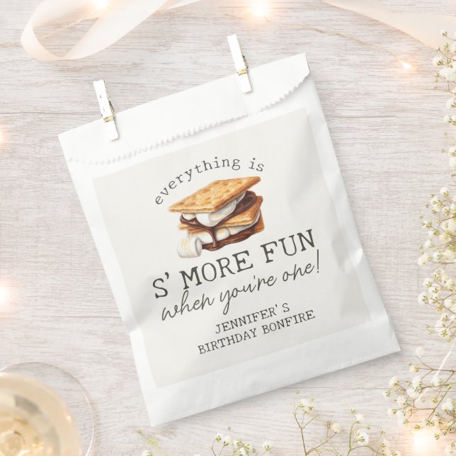 Bolsa De Papel Cumpleaños al aire libre con fogata de otoño S’mor (Cortado)