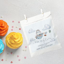 Bolsa De Papel Cumpleaños del hipopótamo lindo vuela avión y nube