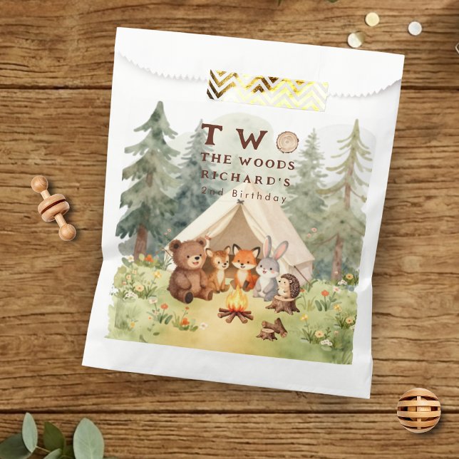 Bolsa De Papel Cumpleaños Feliz Campista 2 de Dos al Bosque (Two the Woods Happy Camper 2nd Birthday Favor Bag)