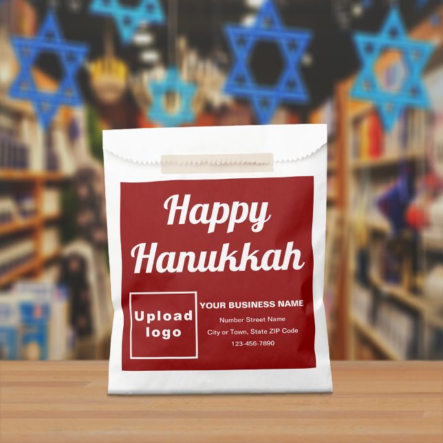 Bolsa de papel de fondo rojo de negocios de Janucá (Red business brand with Hanukkah greeting on paper bag)