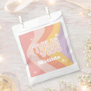 Bolsa De Papel El arcoiris de Groovy 5 es un ambiente retro de lo