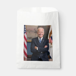 Bolsa De Papel El presidente estadounidense Joe Biden como senado