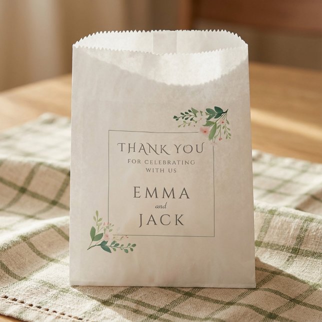 Bolsa De Papel Elegante boda de marco floral verde y rosa (Elegant green and pink floral frame wedding favor bag.)