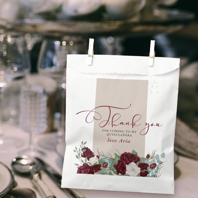Bolsa De Papel Elegantes Rosas Borgoña Rojo y Marfil Gracias (Thank you for coming favor bags with sweet calligraphy and border of burgundy red and ivory roses)