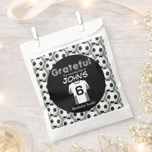 Bolsa De Papel Empieza la celebración del sexto cumpleaños (Cortado)