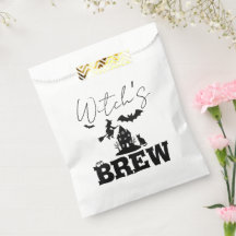 Espeluznante casa embrujada y silueta de brujas |