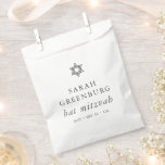 Bolsa De Papel Estrella simple y elegante de David Bat Mitzvah<br><div class="desc">El diseño se compone de tipografía sans serif y de una juguetona tipografía de escritura cursiva en un simple fondo. Disponible aquí: http://www.zazzle.com/store/selectpartysupplies</div>
