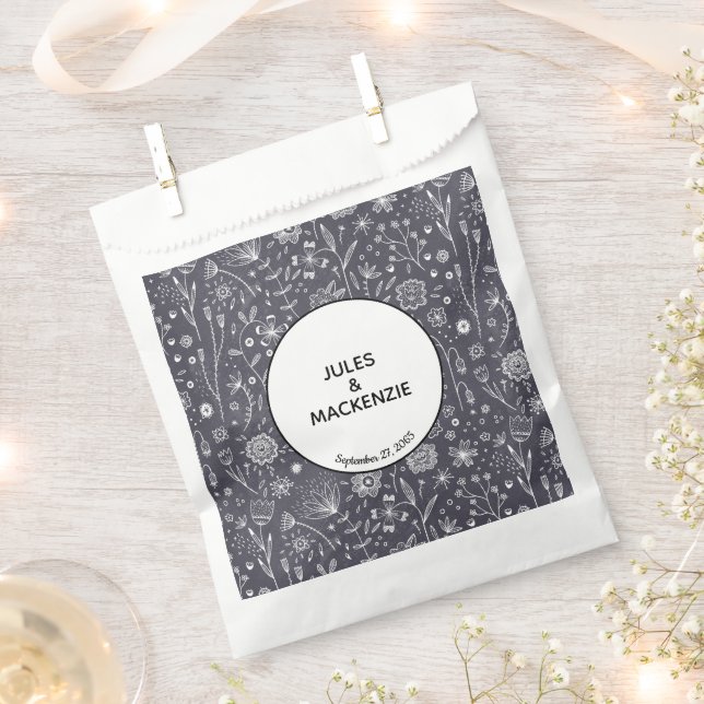 Bolsa De Papel Floral moderna en blanco y negro (Cortado)
