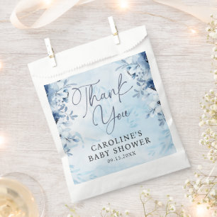 Bolsa De Papel Flores azules elegantes es un joven Baby Shower
