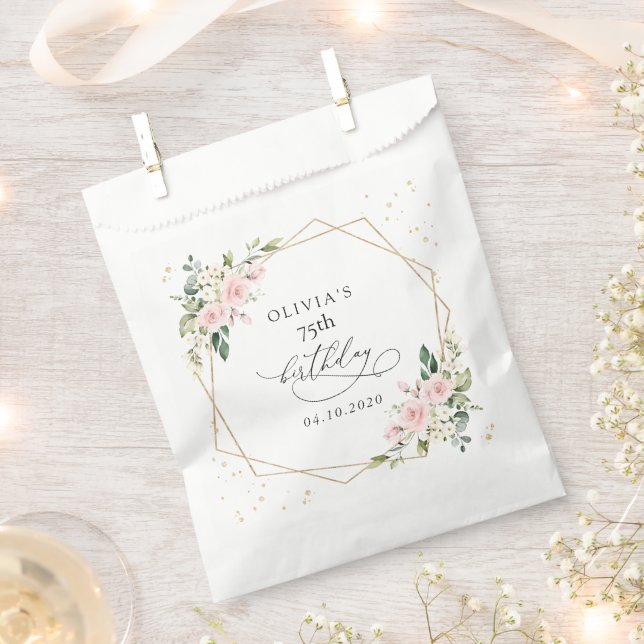 Bolsa De Papel Flores rosadas, flores blancas, follaje, cumpleaño (Cortado)