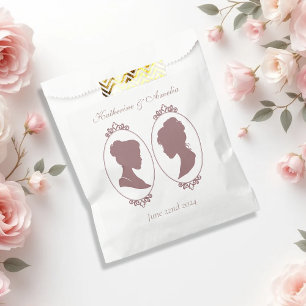Bolsa De Papel Flores rosas de regencia de novias lesbianas