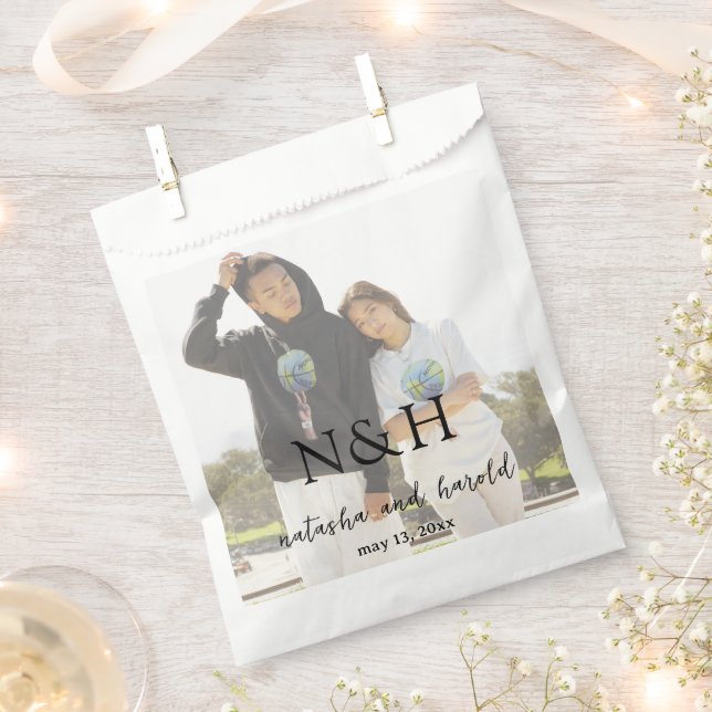 Bolsa De Papel Foto de Natasha Monograma Boda moderno (Cortado)