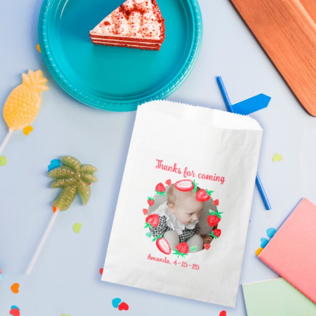 Bolsa De Papel Fresa primer cumpleaños fiesta berry primero (Subido por el creador)