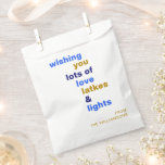 Bolsa De Papel Funny Hanukkah Love Latkes ilumina a Personalizado<br><div class="desc">Funny Hanukkah Love Latkes enciende la bolsa de Personalizado azul Favor</div>