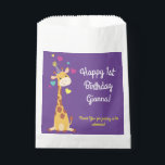 Bolsa De Papel Giraffe Kids Birthday Fiesta Cute<br><div class="desc">¡Esta adorable jirafa está aquí para el cumpleaños de su hijo! ¡Funciona bien para una fiesta de primer cumpleaños de niños lindos, un fiesta de zoológico o sólo un niño que ama las jirafas a cualquier edad! ¡El adorable bebé animal está usando un pequeño gorra fiesta para ayudar a celebrar!...</div>