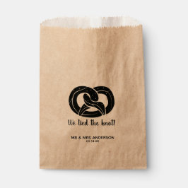 Bolsa De Papel Guión moderno que atamos al Boda Knot Pretzel