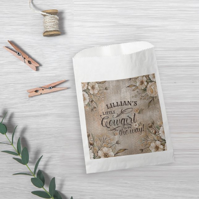 Bolsa De Papel Guión occidental floral de Cowgirl Boho (A little cowgirl is on the way vintage boho western baby shower favor bag)