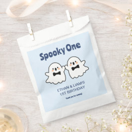 Bolsa De Papel Halloween de un lindo gemelo de niños