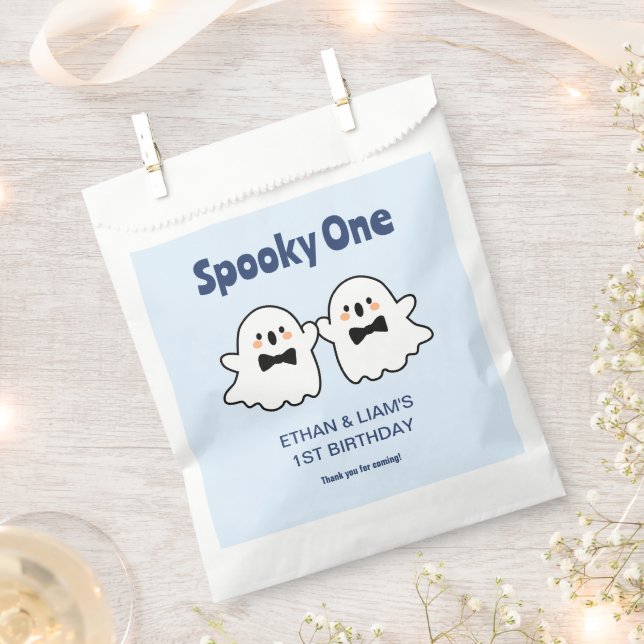 Bolsa De Papel Halloween de un lindo gemelo de niños (Cortado)