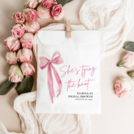 Bolsa De Papel Lazo Rosa Rubor Ella Está Atando el Nudo Despedida