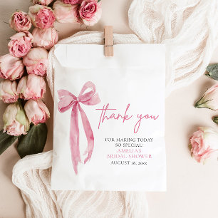 Bolsa De Papel Lazo Rosa Sonrojado Ella Está Atando el Nudo Desay