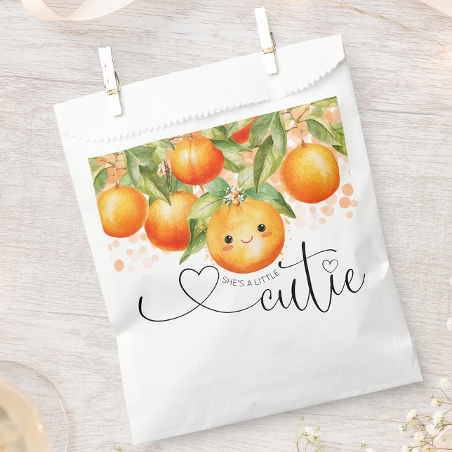Bolsa De Papel Little Cutie Naranja Citrus Baby Shower (Little cutie baby shower favor bags with cute little face. You can add text to personalize.)