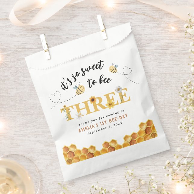 Bolsa De Papel Modern Cute Es tan dulce ser de tres años (Cortado)