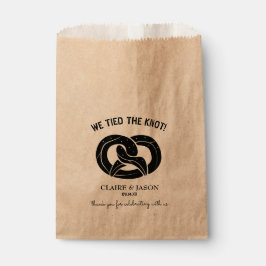 Bolsa De Papel Moderno nos atamos al Boda Knot Pretzel