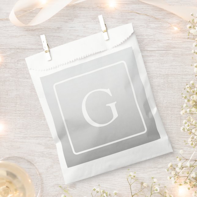 Bolsa De Papel Monograma de apellido con sutil gradiente gris cla (Cortado)