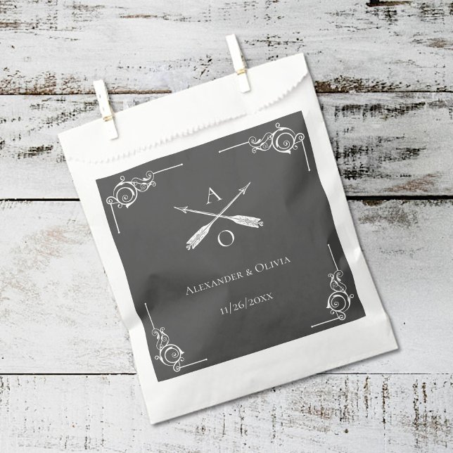 Bolsa De Papel Monograma gris y Boda de flechas (Gray Monogram and Arrows Wedding Favor Bags)