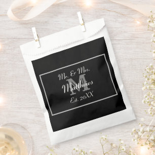 Bolsa De Papel Monograma Oriente blanco y negro. Boda de fechas