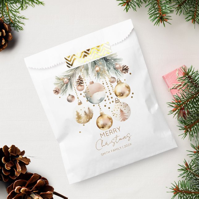 Bolsa De Papel Navidades Boho vacaciones de pinos nevados oro bau (Boho Christmas holiday snowy pines gold baubles Favor Bag Christmas party favor bags)