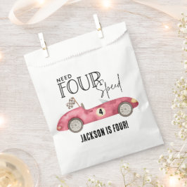 Bolsa De Papel Necesita cuatro autos de carreras rojas de velocid