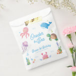 Bolsa De Papel Oneder the Sea Kids Birthday Fiesta Gracias<br><div class="desc">Presentamos a nuestro Fiesta de cumpleaños Oneder the Sea Kids Gracias Favor Bag, una manera encantadora y práctica de expresar su gratitud a los invitados. Con vibrantes elementos submarinos como criaturas marinas juguetonas, coral colorido y olas suaves, estas bolsas de favores le dan un toque de brillo y placer a...</div>