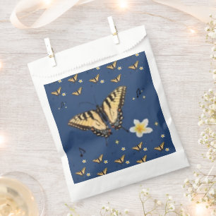Bolsa De Papel Perdida en un Cuarteto por Adiela Akoo - Mariposa