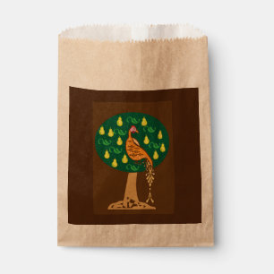 Bolsa De Papel Perdiz en un árbol de pera