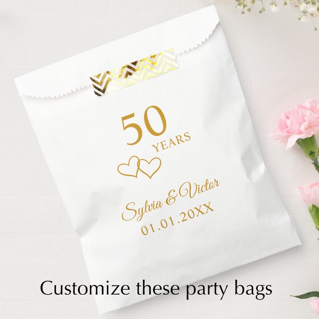 Bolsa De Papel Personalizado elegante simple Fiesta de 50 años (Add couple’s names and date for a personalized elegant gold heart 50th anniversary party favor bag)