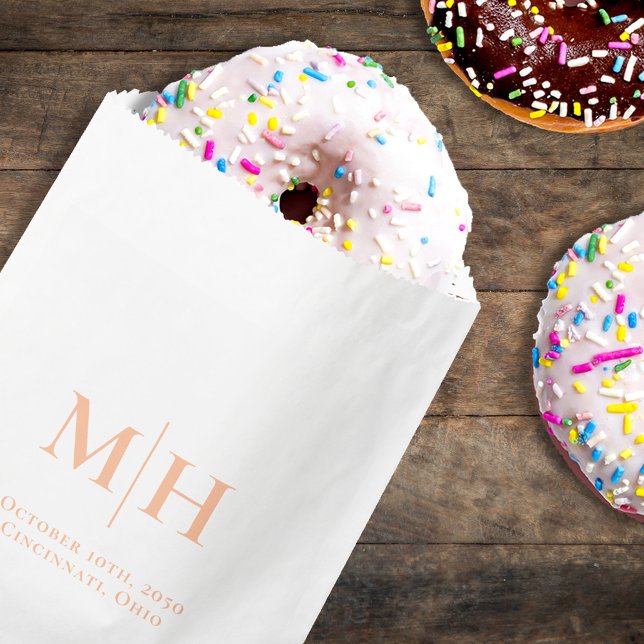 Bolsa De Papel Personalizado monograma Boda elegante (Wedding monogram simple paper party bag.)