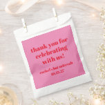 Bolsa De Papel Personalizado Negrita Bat Mitzvah Rojo Moderno<br><div class="desc">Personalizado Audaz Tipografía Brillante Rosa y Rojo Barro Moderno Mitzvah Gracias Bags Favor</div>