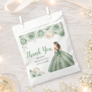 Bolsa De Papel Princesa floral en un vestido verde salvia Quincea