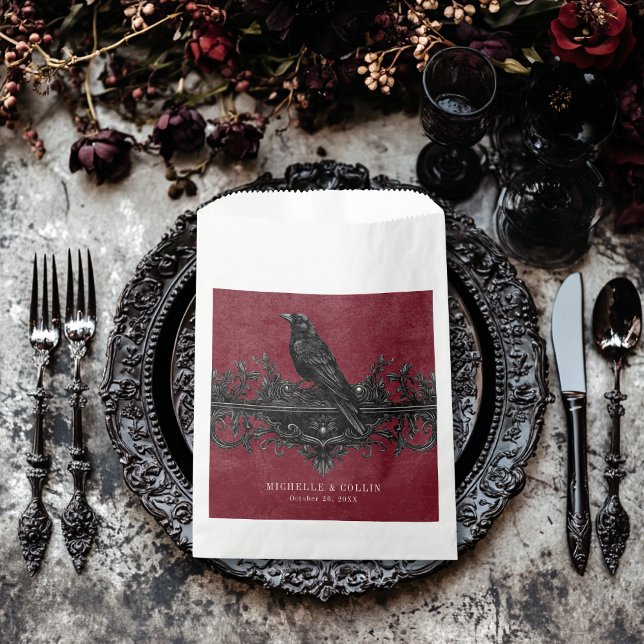 Bolsa De Papel Raven negro gótico y Boda de vino Rosas negros (Gothic Black Raven & Black Roses Wine Wedding Favor Bag)